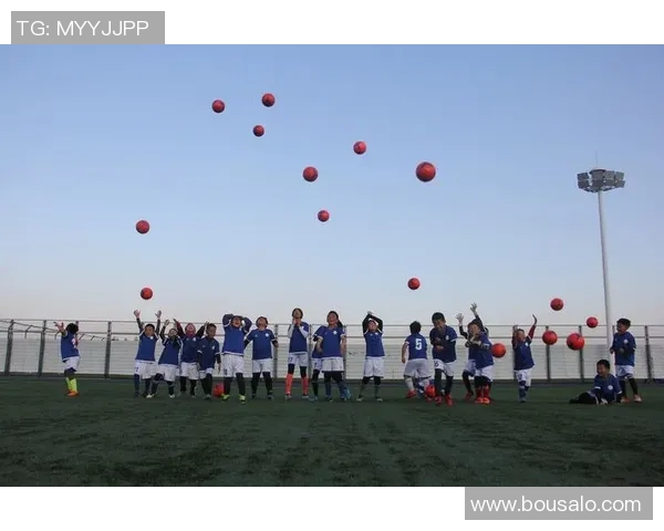 在绿茵场上奔跑的老虎与足球明星的传奇故事