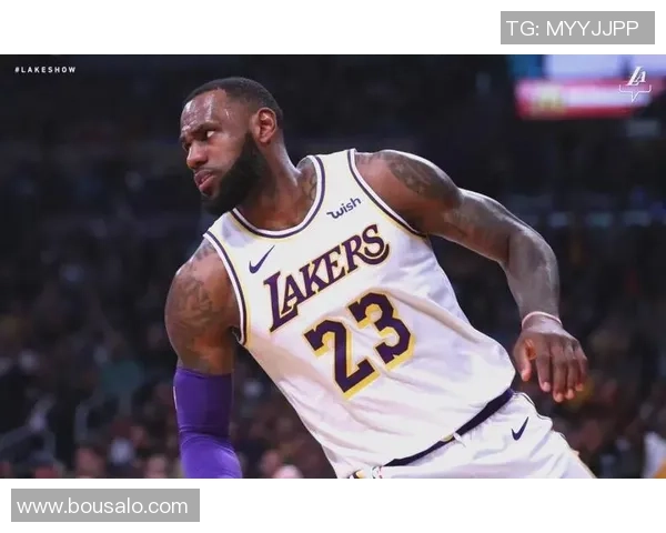 足球明星背部纹身艺术揭秘展现个性与荣耀的完美结合